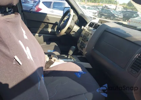 2009 Ford Escape Xlt z USA, uszkodzony, nr VIN 1FMCU93789KB40373